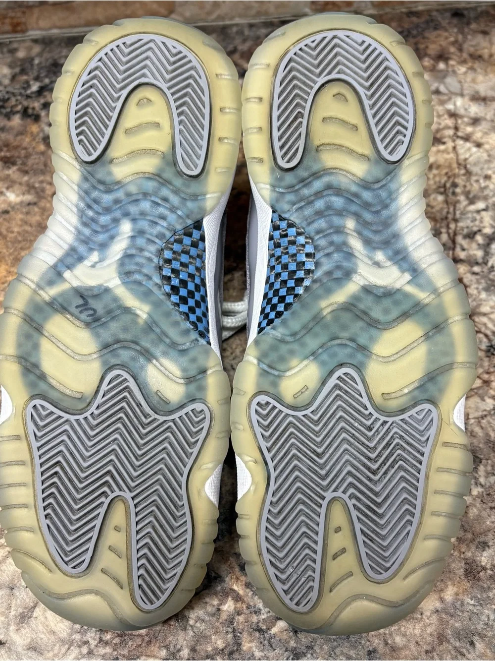 Air Jordan 11 Retro Low Cement Grey AV2187-140 Size 6